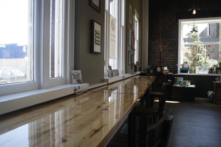 The counter seating at Vauit Books and Brew.